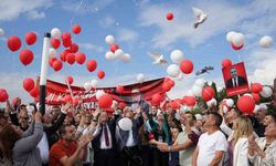 Tutuklu Muhittin Böcek’in doğum günü gökyüzüne balon ve güvercinlerle kutlandı
