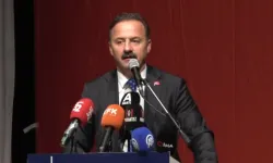 Ağıralioğlu konuşurken deprem oldu: "Tayyip Bey hakkında konuşunca böyle oluyor"