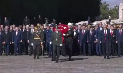 Kutlamalar Anıtkabir'de başladı: Erdoğan ve devlet erkanı Atatürk'ün huzurunda