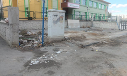 Elvankent’te Kaldırım ve Asfalt Sorunu Vatandaşı Çileden Çıkardı