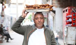 20 yıl simit sattı, 49 yaşında atandı! Annesi inanamadı