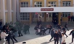Ankara Üniversitesi DTCF’de karşıt görüşlü öğrenciler arasında kavga: Kampüs savaş alanına döndü