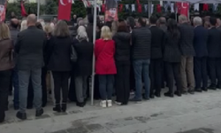 Cumhuriyet Bayramı töreninde gerginlik: AK Partili Başkan Vekili'ne sırtlarını döndüler!