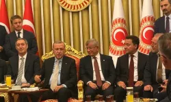 TBMM’de tarihe geçen kare! Davutoğlu ve Babacan Erdoğan’ın yanına oturdu