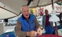 Ankaralı balıkçı tazeliği kanıtlamak için hamsiyi çiğ çiğ yedi!