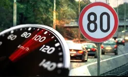 Sürücülerin isyanı sonuç verdi! Hız limitleri yeniden belirlendi, tabelalar söküldü