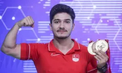 Muhammed Furkan Özbek’ten tarihi zafer! Dünya şampiyonu oldu