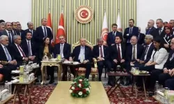 Resepsiyon fotoğrafı siyaseti karıştırdı: Özel’den dört genel başkana telefon!