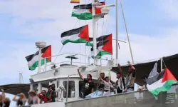İsrail donanması Küresel Sumud Filosu'nu kuşattı: Aktivistler gözaltına alındı!