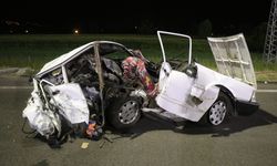 Otomobilin kağıt gibi ezildiği kazada 1 kişi yaralandı