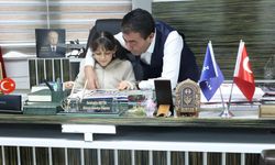 Şehit kızı Zeynep’e Başkan Metin’den moral hediyesi