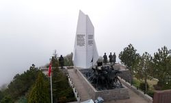 Ankara'da büyüleyen manzara: Duatepe anıtı sis perdesine büründü