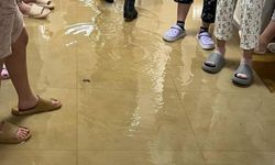 Yeni açılan kız yurdunda boru patladı: Odaları su bastı, öğrenciler isyan etti