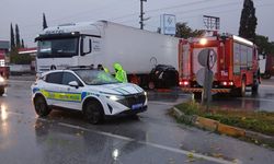 Tırla çarpışan otomobilde can pazarı: İki kişi yaşamını yitirdi