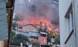 2 katlı bina alevlere teslim oldu, o anlar kameraya yansıdı
