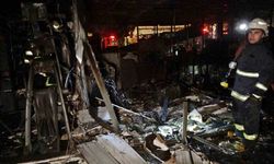 Antalya Konyaaltı’nda kafe yangını: işletme küle döndü, 5 yavru köpek telef oldu