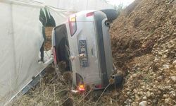 Antalya Serik’te otomobil seraya devrildi: 5 kişi yaralandı