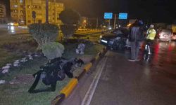 Bartın'da kontrolden çıkan araç trafik direğine çarptı: Sürücü olay yerinden kaçtı