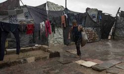 Gazze’de çadır kamplarını sel bastı! Yağmurdan kaçan siviller suyun içinde kaldı