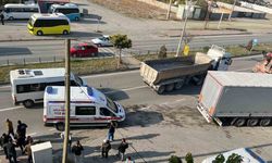 Iğdır’da polisleri taşıyan minibüs kamyona çarptı: 7 yaralı