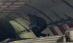 İstanbul metrosunda akılalmaz anlar! Yolcu metronun üzerine çıktı