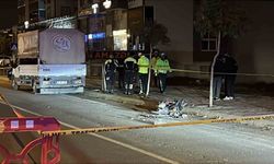 Kahramanmaraş'ta polisten kaçan motosiklet kamyonete çarptı: 1 ölü, 1 yaralı