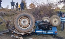 Kastamonu’da traktör şarampole devrildi: Sürücü güçlükle kurtarıldı