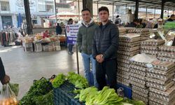 Kendi serasını yöneten öğrenciler, doğal sebzeleri pazarda satıyor
