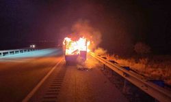 Konya’da seyir halindeki kamyonet alev alev yandı