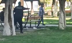 Kurtalan’da korku dolu dakikalar! Elinde bıçakla vatandaşlara saldırdı