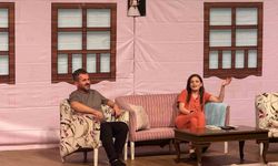 Sincan’da duygusal gece: ‘Aramızdaki Duvarlar’ tiyatrosu ayakta alkışlandı