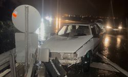 Tekirdağ Çorlu’da ehliyetsiz sürücü bariyerlere çarptı: “Emniyet kemerim takılı olmasa camdan çıkardım”