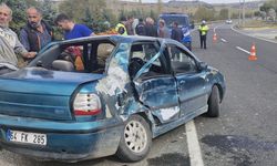 Uşak’ta tırla otomobil çarpıştı: Sürücü ağır yaralandı