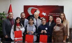 Mamak'ta Dil Sevgisi Ödüllendirildi: Öğrenciler Makamda Tebrik Edildi