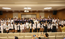 Ankara'da Beyaz Önlük Heyecanı: Geleceğin Sağlıkçıları Mesleğe Adım Attı!