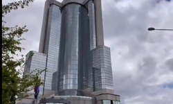 Ankara’da terk edilmiş otelde tehlikeli gezinti! Gençler kameraya aldı