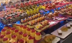 Her şey dahil otelde tatlı çeşitliliği şaşırtıyor! Görenlerin ağzı açık kaldı