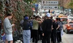 Kızılay tabelasına olan ilgi artarak devam ediyor