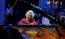 Gülsin Onay’dan genç piyanistlere ilham veren ödül