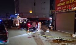 Otomobilde dehşet anları! Arkadaşlarına kurşun yağdırdı: 2 ölü, 1 ağır yaralı