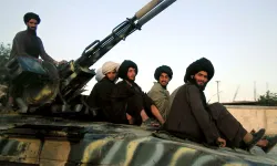 Taliban'dan bir skandal karar daha: Kadınlara burka zorunluluğu getirildi!