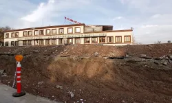 Ulucanlar 75. Yıl Ağız ve Diş Sağlığı Hastanesi’nin yıpranan duvarı tadilat amaçlı yıkıldı