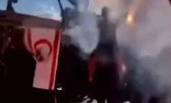 KKTC sınırında skandal: Rumlar bayrağı yakmaya çalıştı!