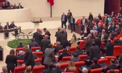 TBMM’de tansiyon yükseldi! Tartışma yumruklu kavgaya dönüştü!