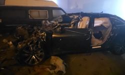 Kütahya’da yoğun sis faciaya neden oldu: Otomobil tıra çarptı 4 kişi hayatını kaybetti