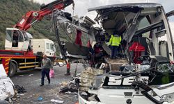 Osmaniye’de can pazarı! Yolcu otobüsü tıra çarptı: 7 ölü, 11 yaralı
