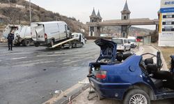 Ankara’da feci kaza: Karşı yola geçmek isteyen sürücü öldü, 3 kişi yaralandı!