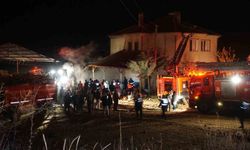 Burdur Gölhisar’da kalorifer kazanı patladı: Ev alev aldı, büyük hasar oluştu