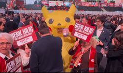 CHP kurultayında Pikachu sürprizi! Kostümlü katılımcı büyük ilgi gördü