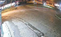 Elazığ’da otomobil refüje çıktı: 1 yaralı, kaza anı kamerada